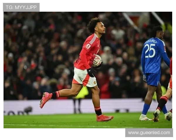 泰晤士称罗马冬窗欲租前锋齐尔克泽科莫俱乐部同样高度关注其动向 泰晤士称罗马冬窗欲租前锋齐尔克泽科莫俱乐部同样高度关注其动向